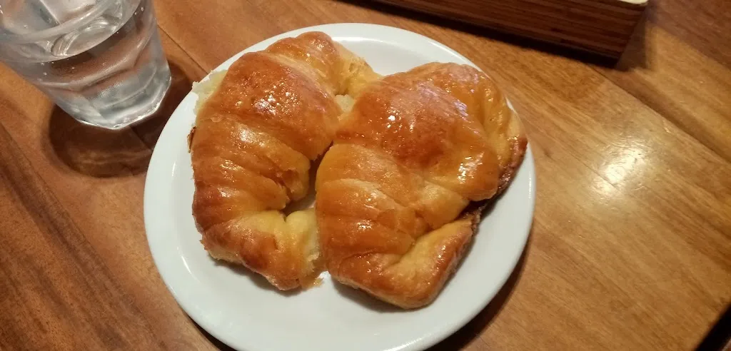 Yamila Jover_Bar Cafeteria Mondo_Torre de Miguel Sesmero_review