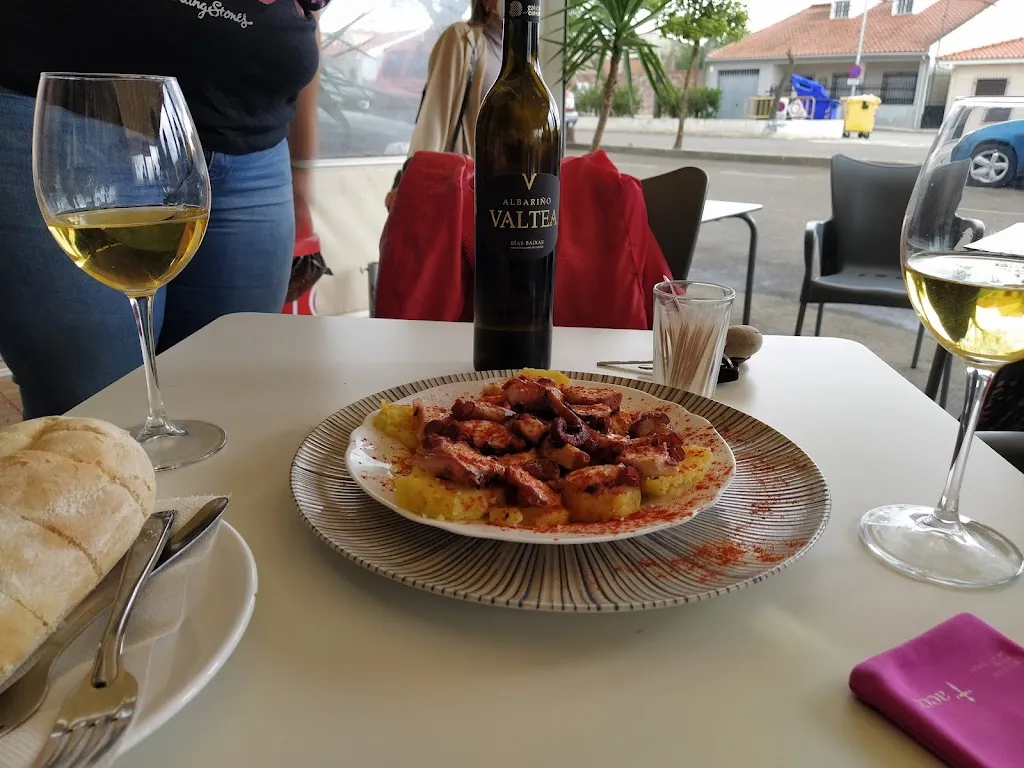 Bar Cafeteria Mondo_Torre de Miguel Sesmero_slider_image_3