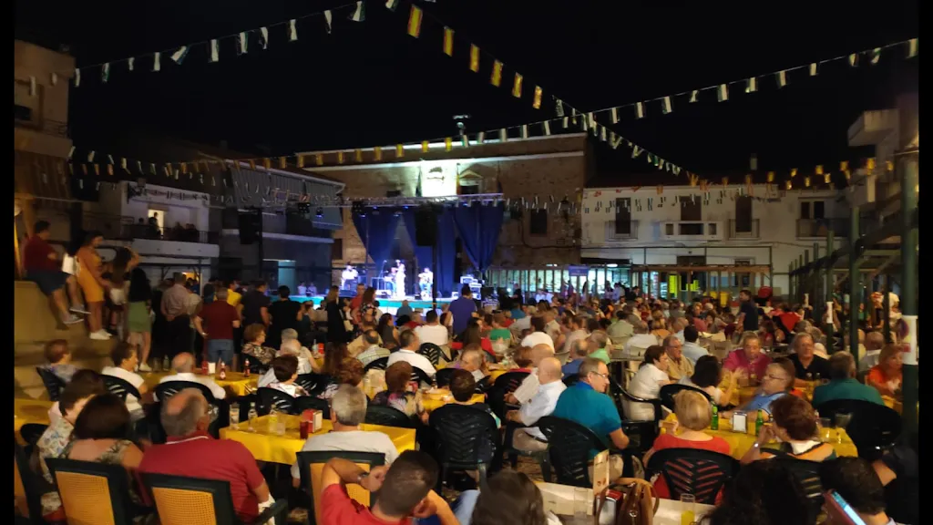 Arbolillo Plaza_Talarrubias_slider_image_3