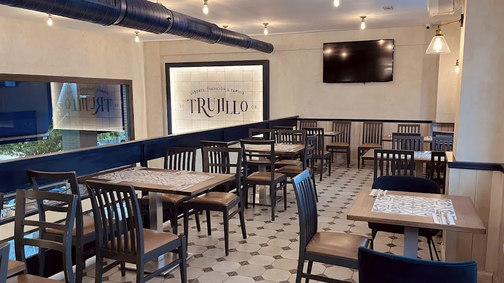 Restaurante Trujillo Berrocal_Trujillanos_slider_image_1