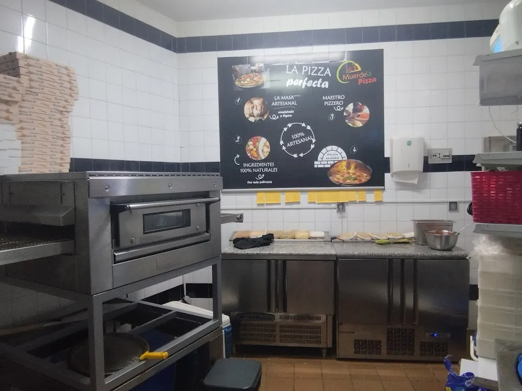 Muerde la Pizza_Usagre_slider_image_2