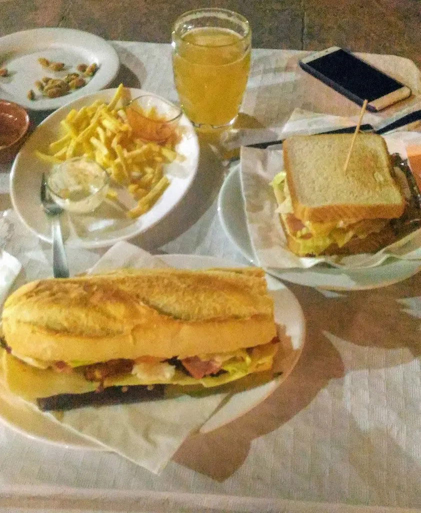 Rafael Rodríguez Hernández_The Pool Bar_Valdecaballeros_review