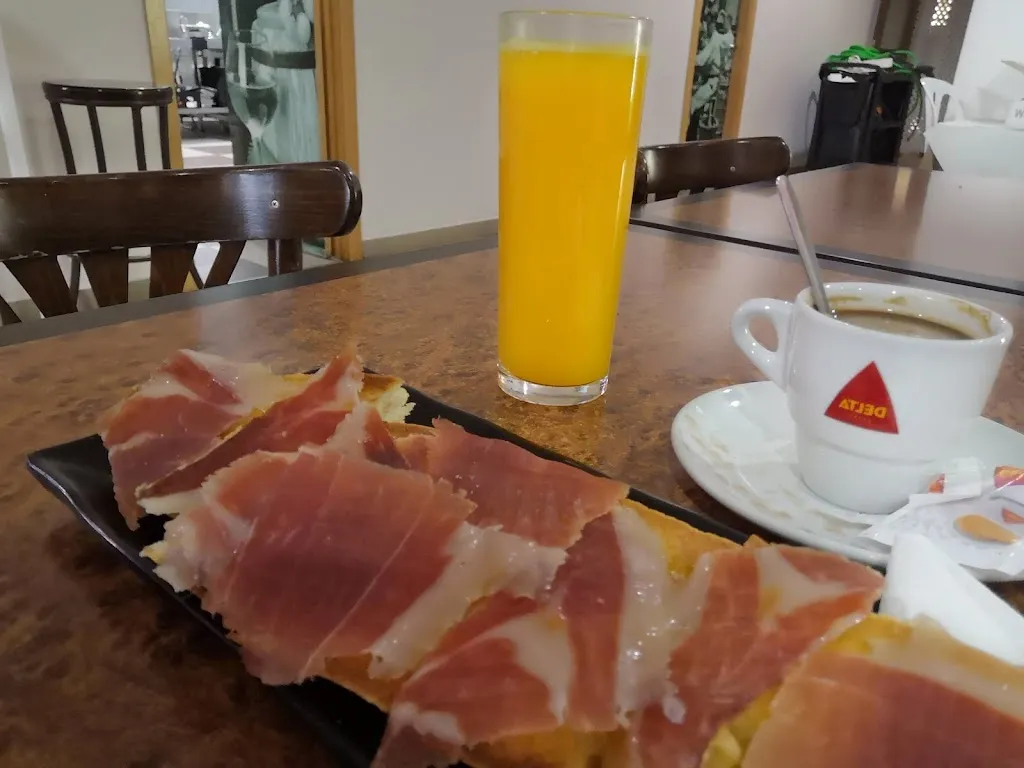 Menu_Restaurante Hotal Los Arcos_Talavera La Real_image_5