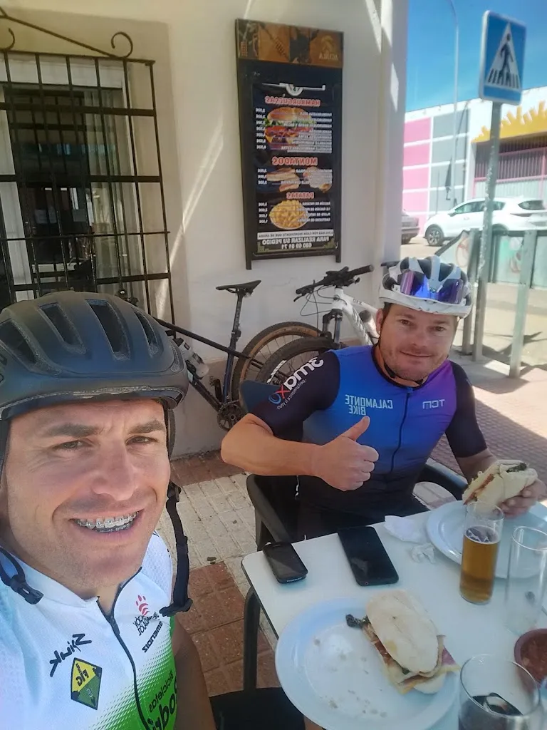 Julio Berciano Aranda_Bar la Esquina, Talavera la Real_Talavera La Real_review