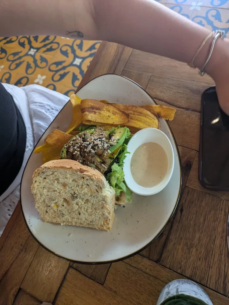 Laura Camila Cruz_Ikaro Cafe_Santa Marta_review