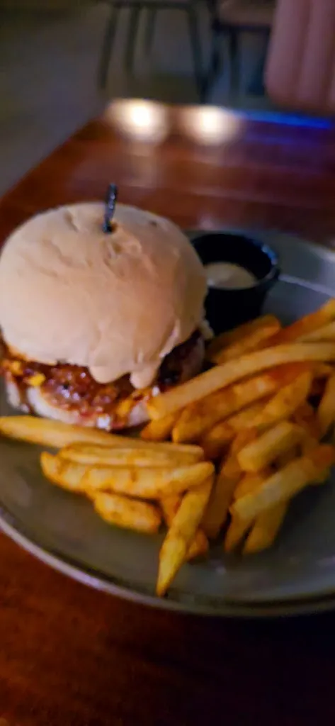 Jay BouncingPlaces _Topping Burgers Santa Marta_Santa Marta_review