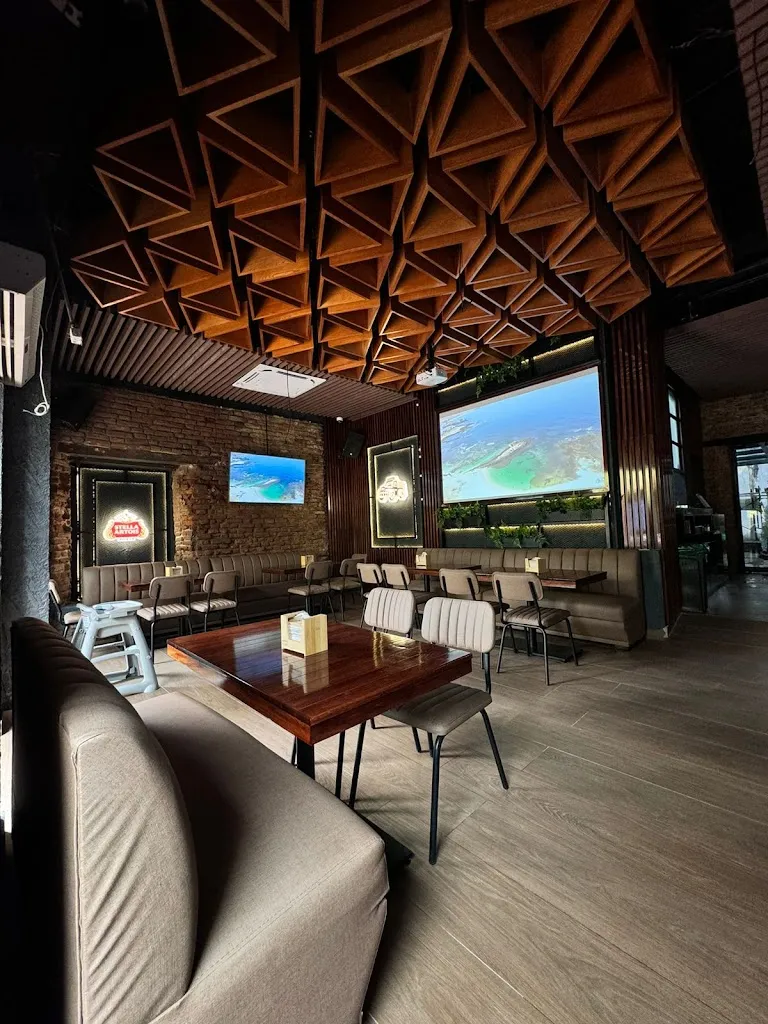 Topping Burgers Santa Marta restaurant in Santa Marta