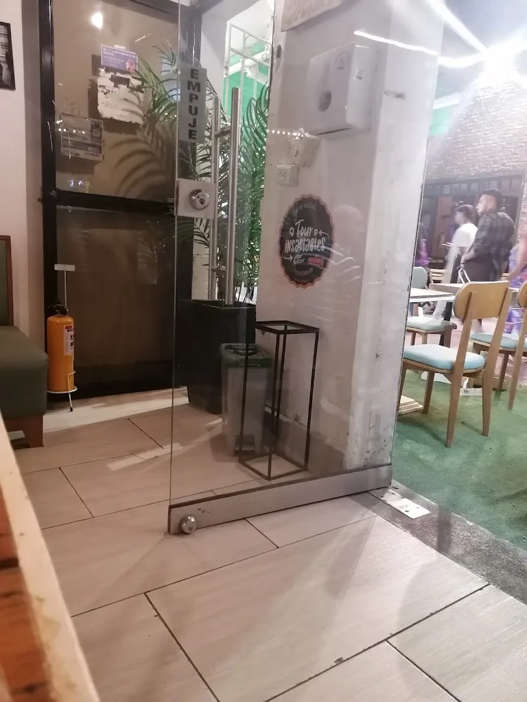 VLAJKO PETROVIĆ_Mammamia Comida Italian - Pizza and Pasta_Santa Marta_review