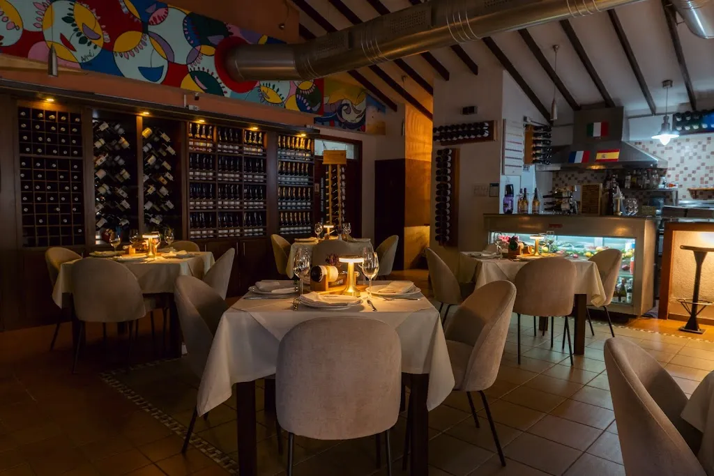 Baguettina Restaurante y La mesa de don Alfonso restaurant in Santa Marta