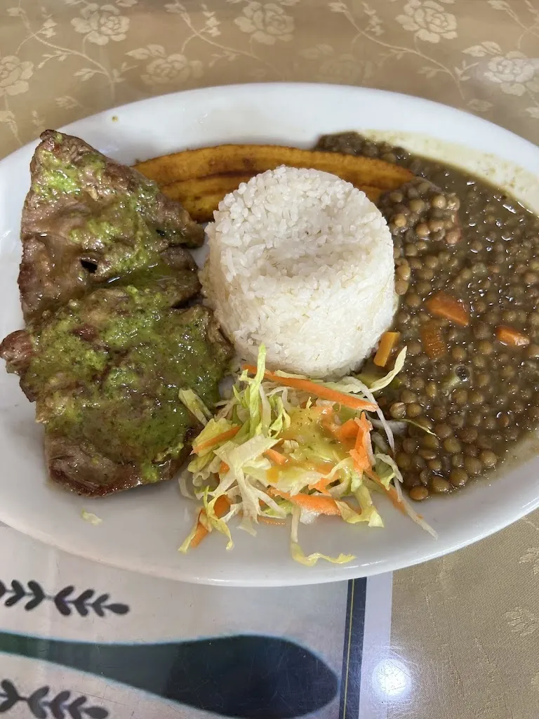 Rachel Rosendo_Restaurante Medellin_Santa Marta_review