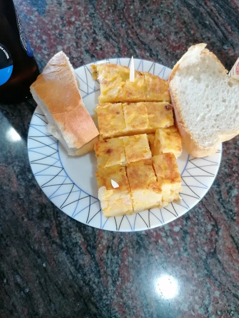 gustavo lata_Bar La Esquina_Mugardos_review