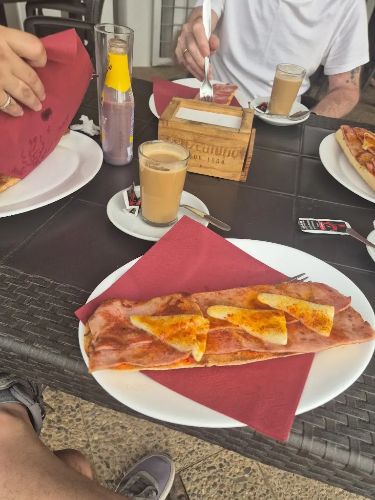 Sisquet_Bar de la piscina_Villagonzalo_review