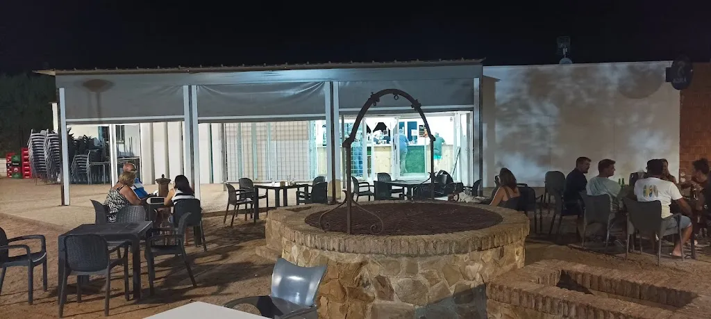 Tato Banito_Bar de la piscina_Villagonzalo_review