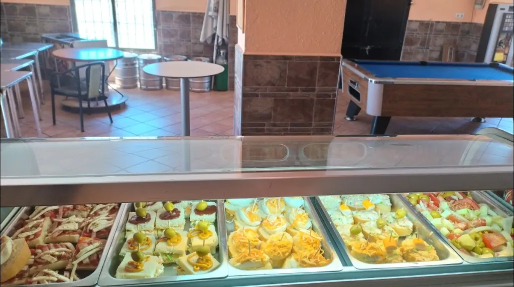 Café Bar La TUNA restaurant in Villagarcía de la Torre