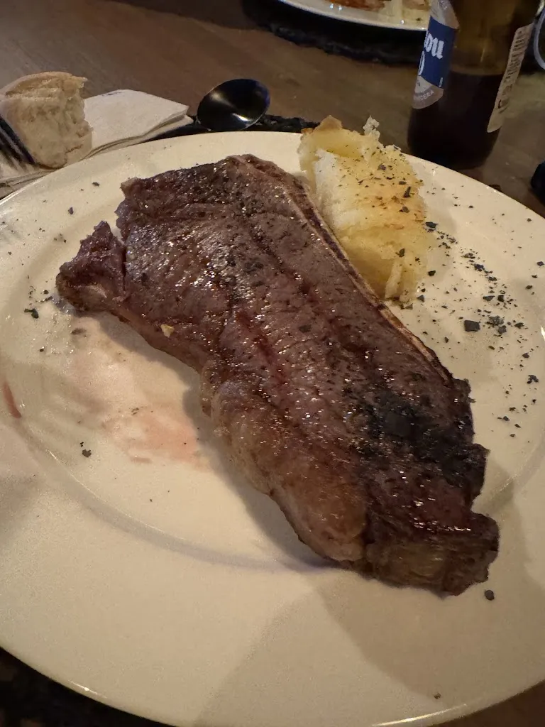 Emilia Es_Calao lake lounge_Villalba de los Barros_review