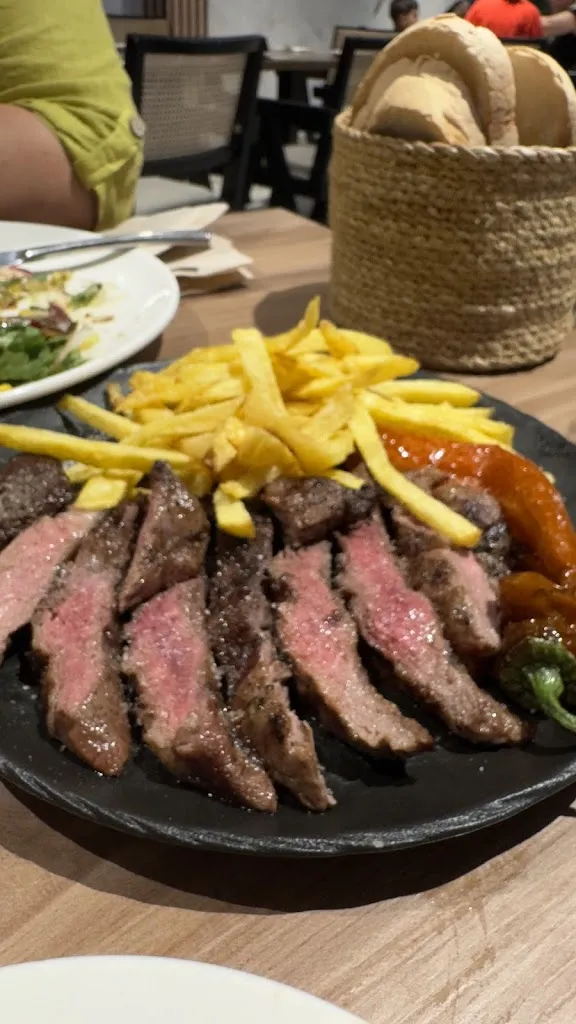 Paulo Rodrigues_Acebuche_Villanueva del Fresno_review