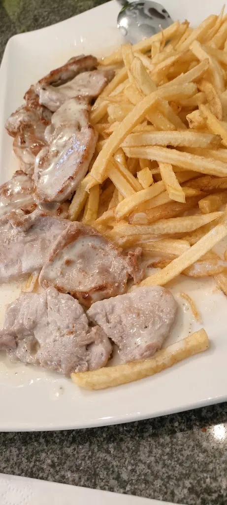 Mari Sanchez_Chiringuito La Piscina_Villanueva del Fresno_review