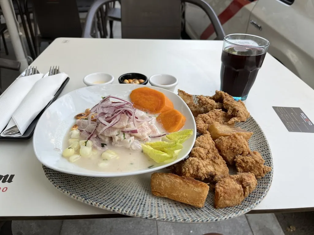 Lara cerrato_LA CHAMBA Sangucheria Peruana_Zarza La_review