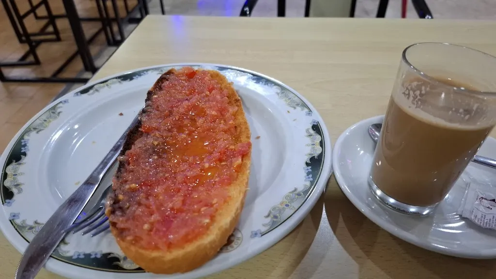 Omar Iniesta_Hostal La Perla_Zalamea de la Serena_review