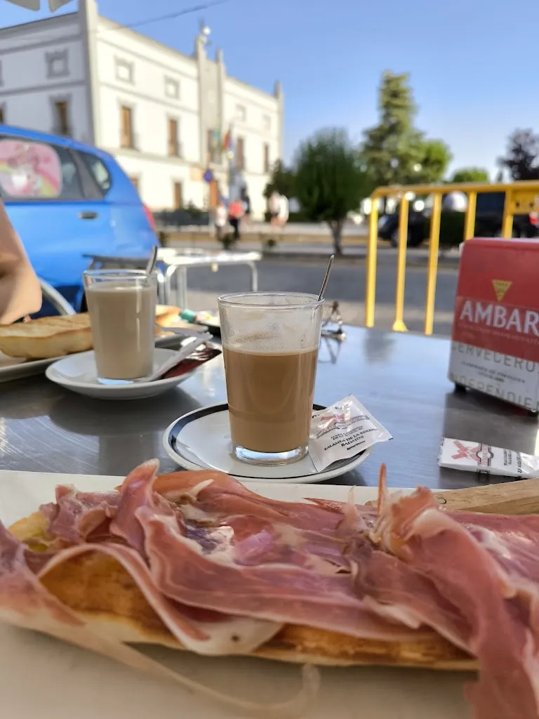 Alfonso Alvarez_Café-Bar Molino Rojo_Zalamea de la Serena_review