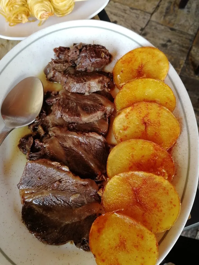 Linton Nightingale_VII Linajes_Aguilar de Segarra_review