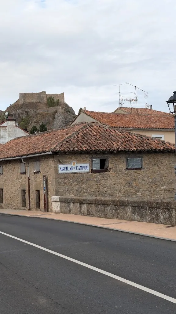 Robert E. Meale_Hotel Valentín_Aguilar de Segarra_review