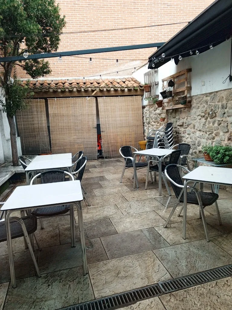 Tapas Bar El Perro de San Roque restaurant in Aguilar de Segarra