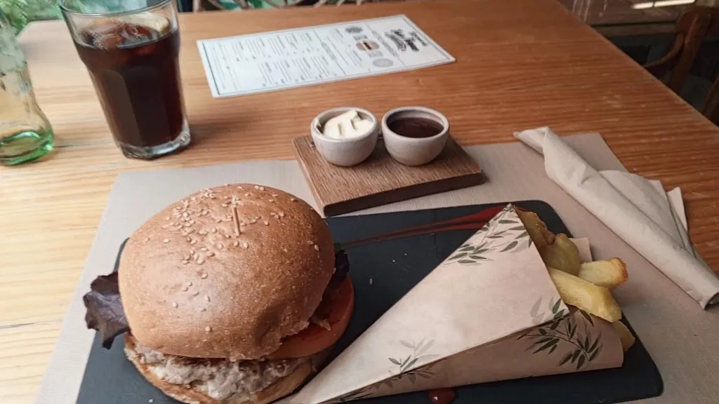 Tapas Bar El Perro de San Roque_Aguilar de Segarra_slider_image_2