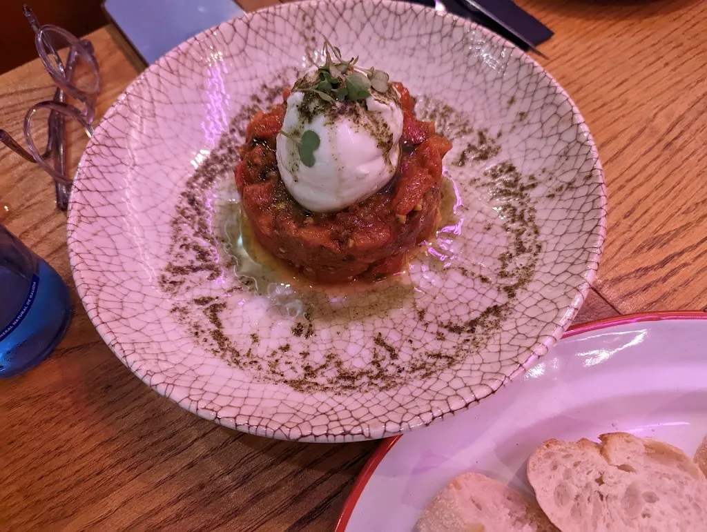 Ala Al-Shargabi_Distrito 13_Melide_review