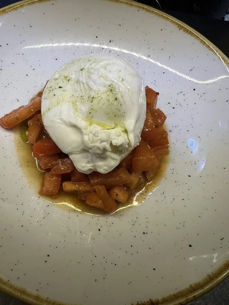 Jeni Carolina_Distrito 13_Melide_review