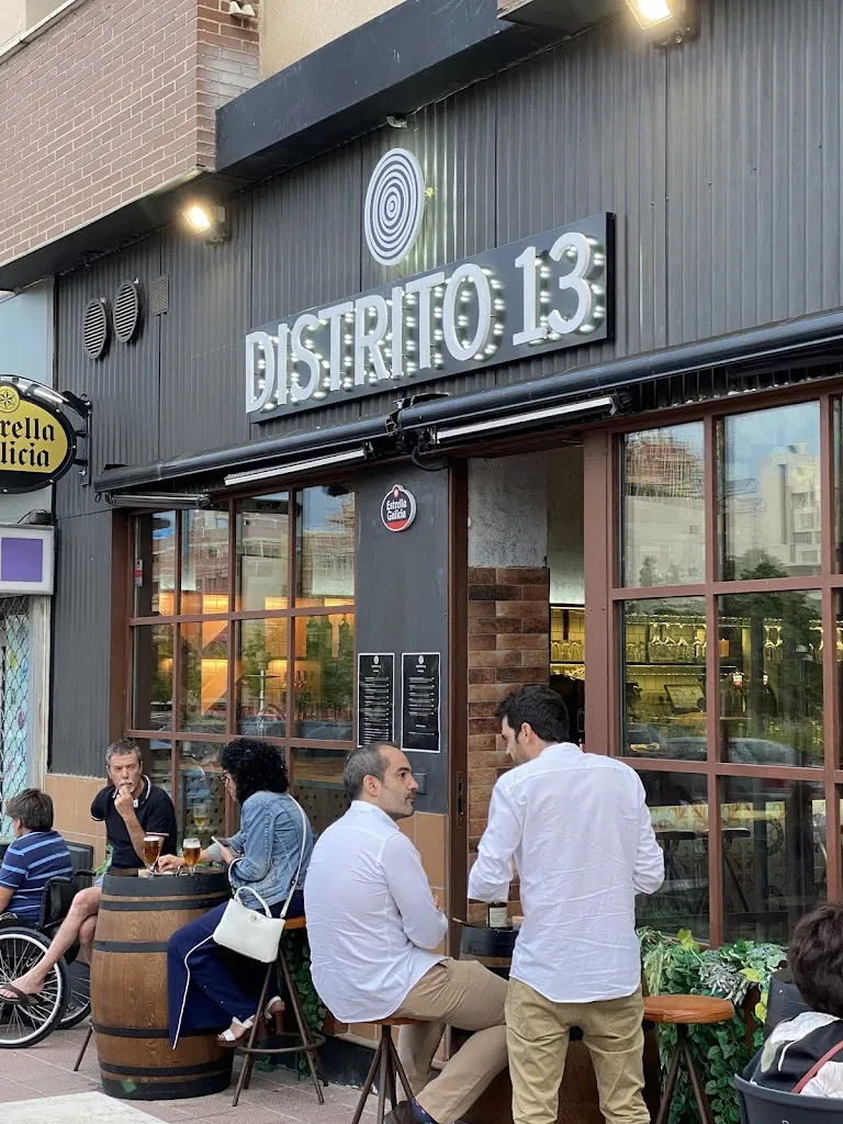 Distrito 13 restaurant in Melide