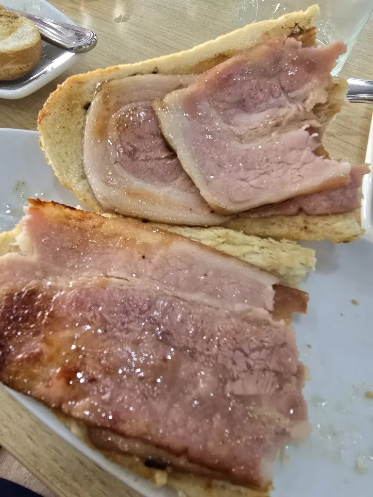 Warren B.E_Área de Servicio Cepsa La Gran Familia_Villafranca de los Barros_review