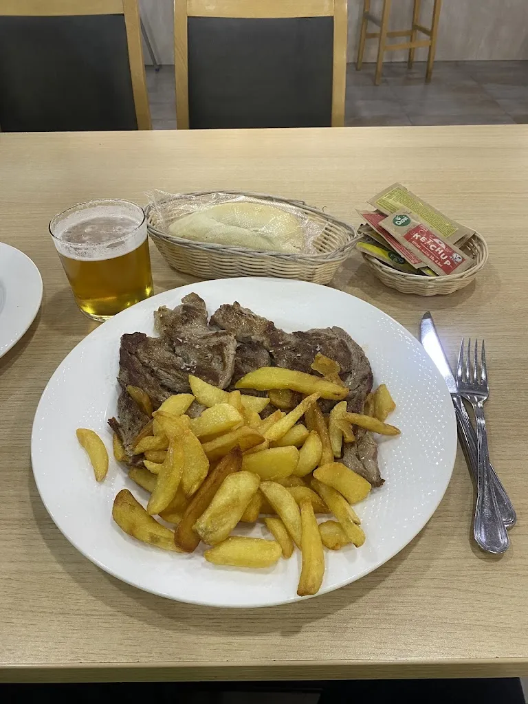 Vik Datch_Área de Servicio Cepsa La Gran Familia_Villafranca de los Barros_review