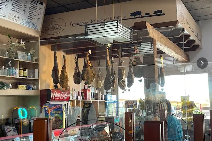 Área de Servicio Cepsa La Gran Familia_Villafranca de los Barros_slider_image_1