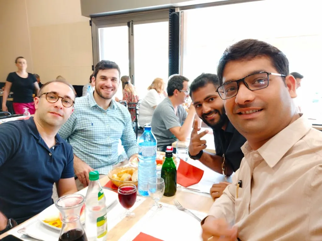 Kundan Kumar_Restaurante 2002_Abrera_review