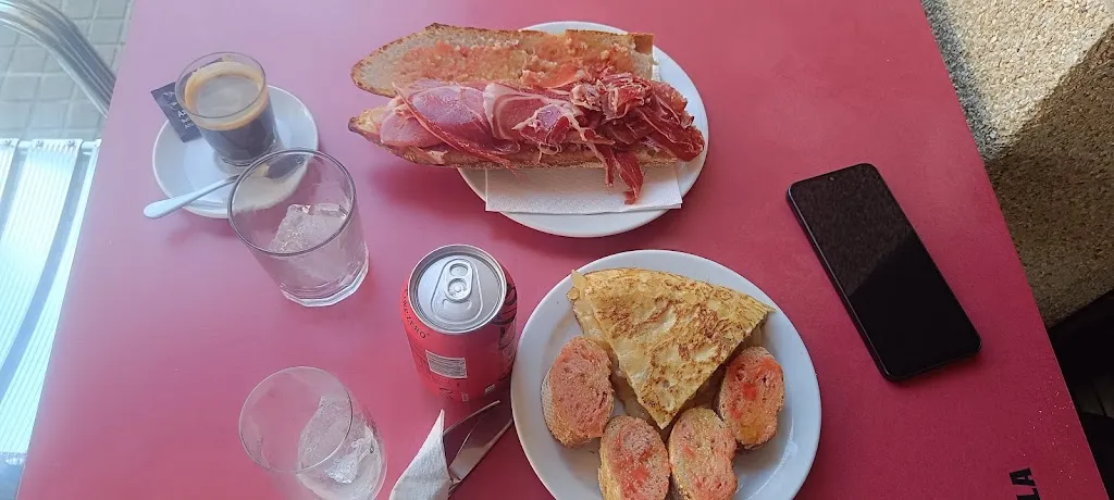 Alejandro_L'Estació Cafeteria Taperia_Abrera_review