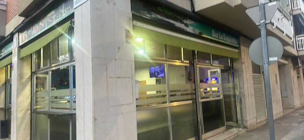 Bar Restaurant La Esquinita_Abrera_slider_image_1