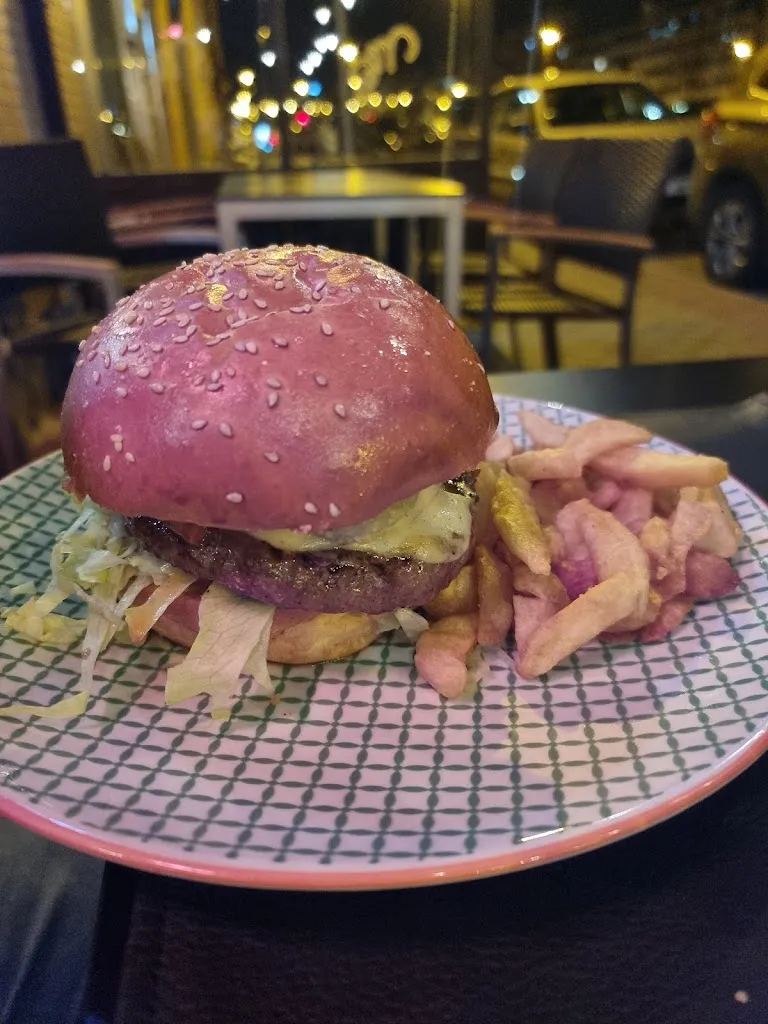 Shahnoosh Rafibakhsh_Maye's Bistró Hamburguesas de Autor Las Tablas_Melide_review