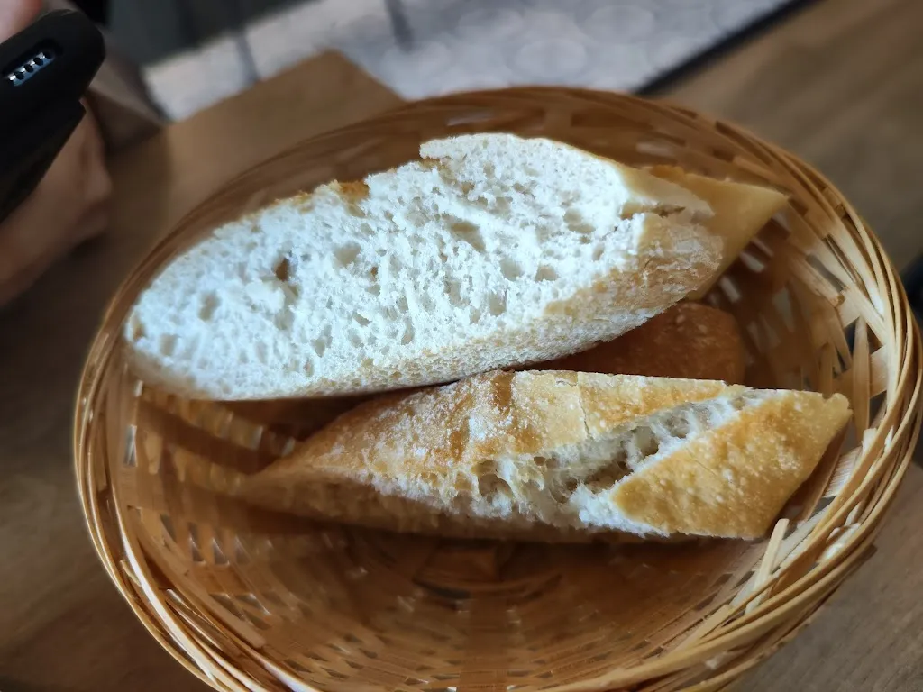 Héctor Hernández González_Artes Bistró Bar_Artés_review