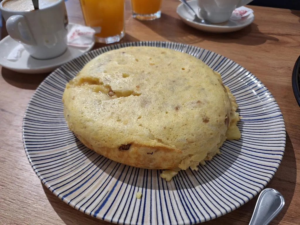 Justyna B_Con un par_Artés_review