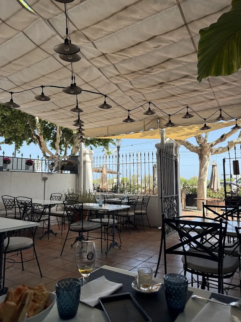 Indre Leikauske_Blau de Mar_Arenys de Mar_review