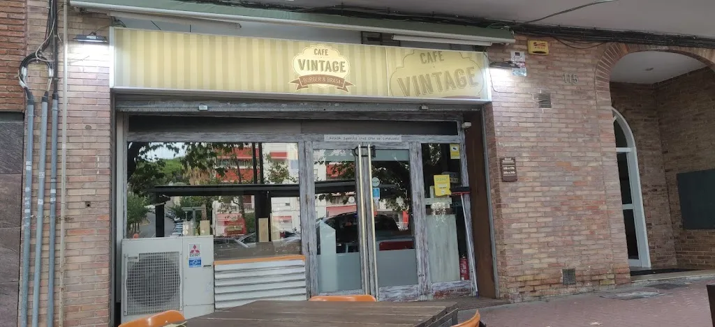 Hassan Krubally_Restaurant Café Vintage Burger & Brasa_Arenys de Mar_review