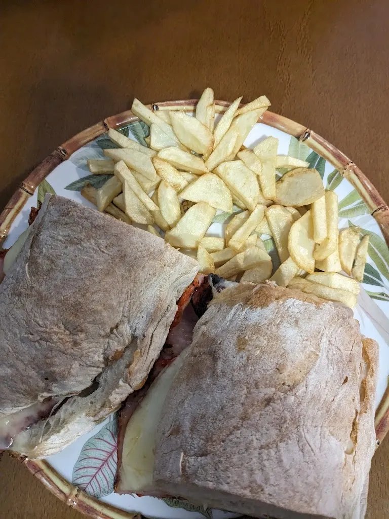 Mike Hardie_Bar Cantón_Melide_recensione