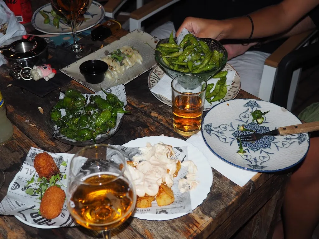 Chris Vreugdenhil_Port Blanc_Arenys de Mar_review