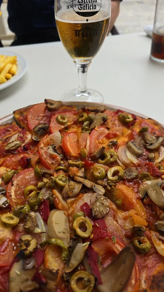 Ana Bertha Flores_Pizzería Atenas_Melide_review