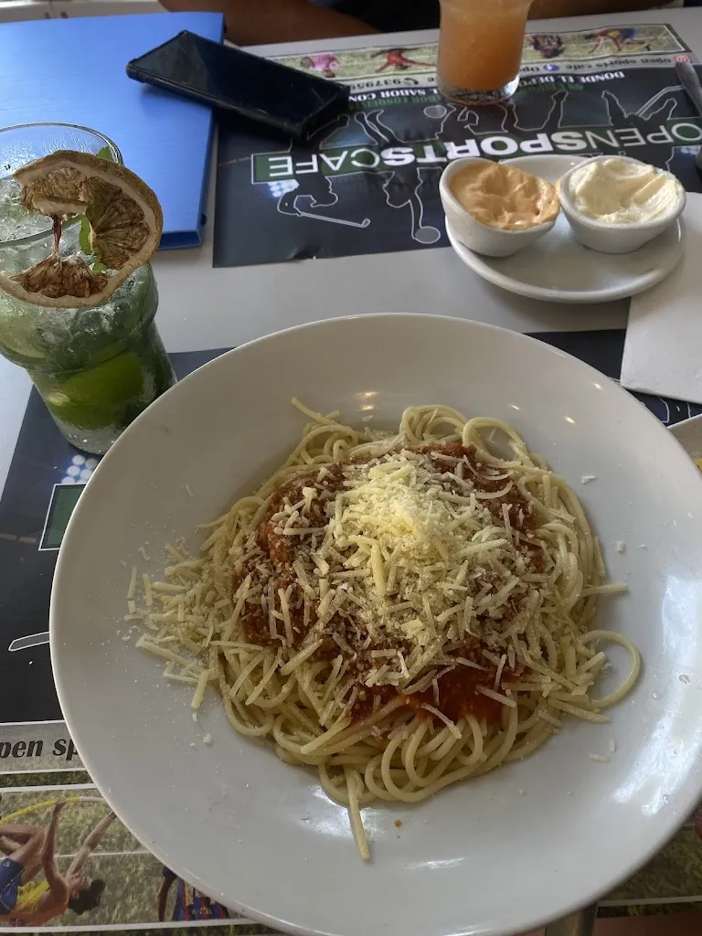 Julia Kuntze_Open Sports Cafè_Arenys de Mar_review