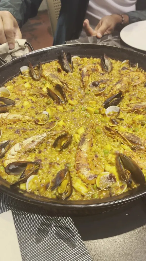 Avinyó 10 I Restaurante tapas y arroces_Avinyó_slider_image_2