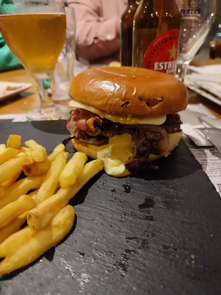 Angel Ochoa_El Bodegón IV_Badia del Vallès_review