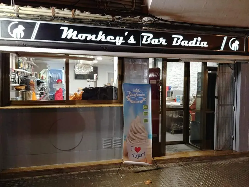 Monkey´s Bar Badia "Hamburgueseria Y Tapas" ristorante a Badia del Vallès