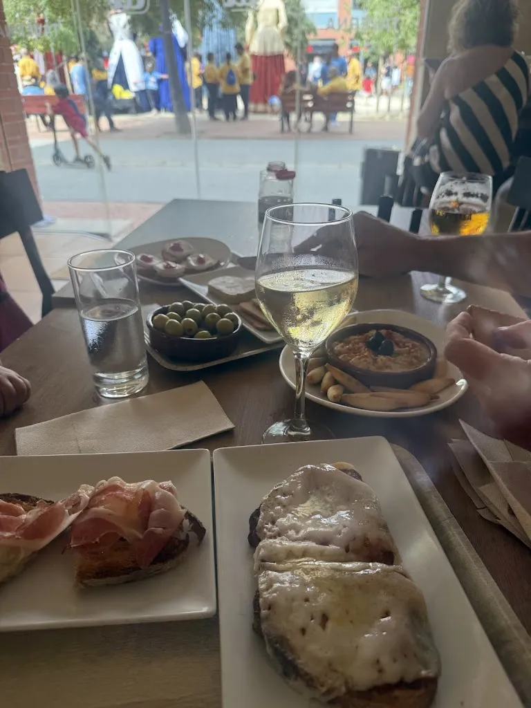 Berta Fovi_Companyia d'Alella, Vinateria i Taverna_Alella_review